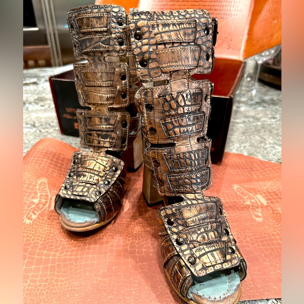 Brand new Zane Blueh Chrome size 5 beautiful sandals